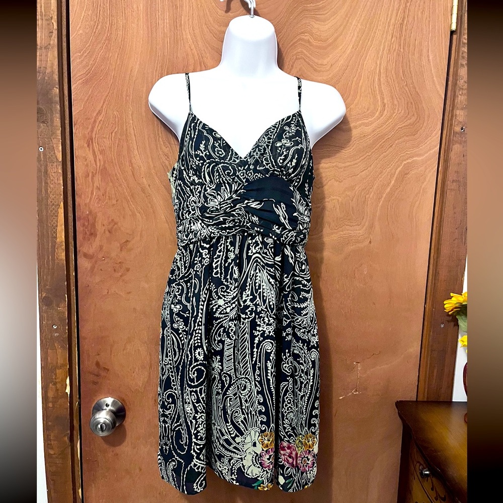 Women’s summer sundress. Lightweight, floral paisley design. Size 4.